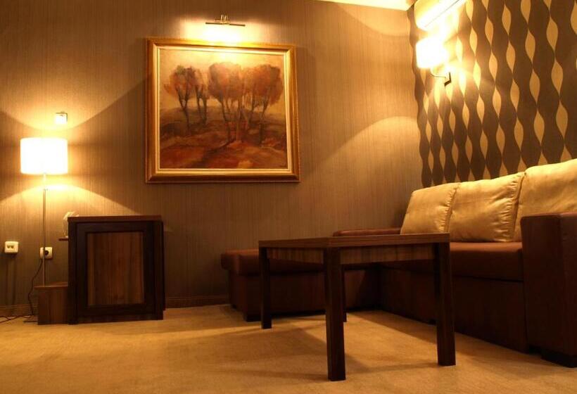 סוויטת ג'וניור, Bononia