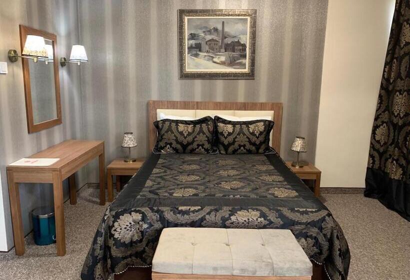 סוויטת ג'וניור, Bononia