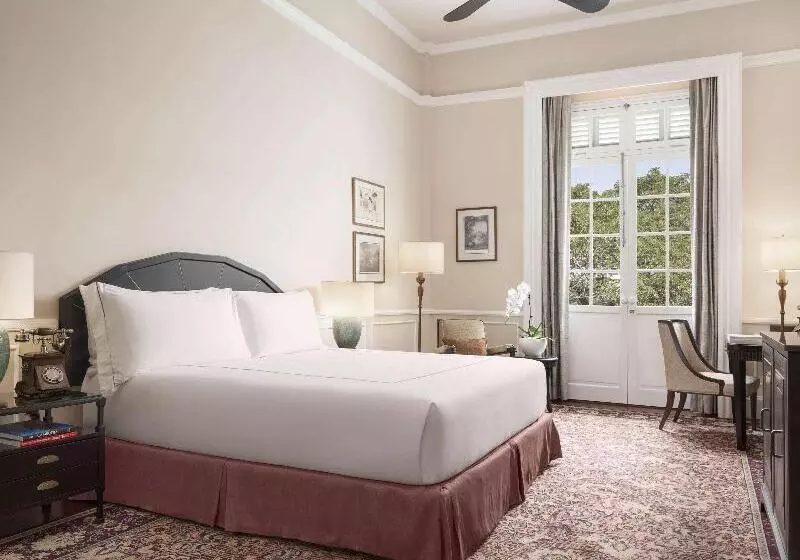 キングサイズベッドのスタンダードルーム, Raffles Hotel Le Royal
