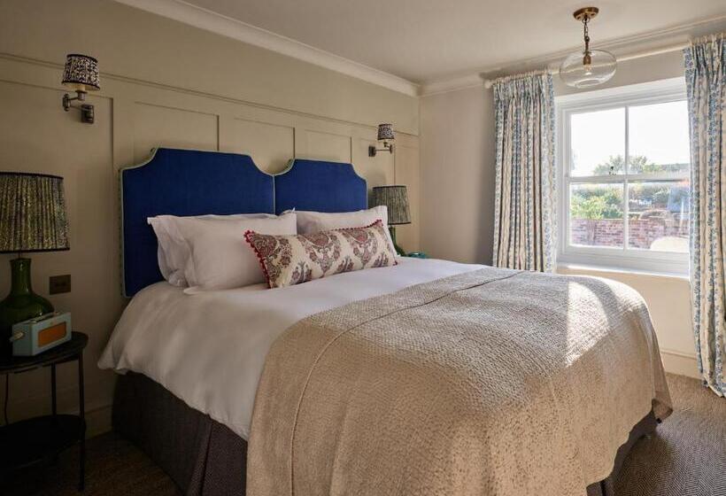 Номер Стандарт, Stanwell House