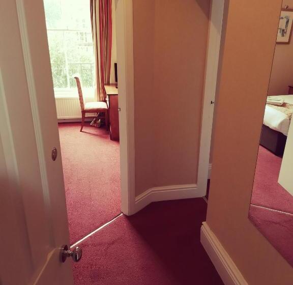 غرفة عائلية مطلّة علي البحر, Red Lea Apartments