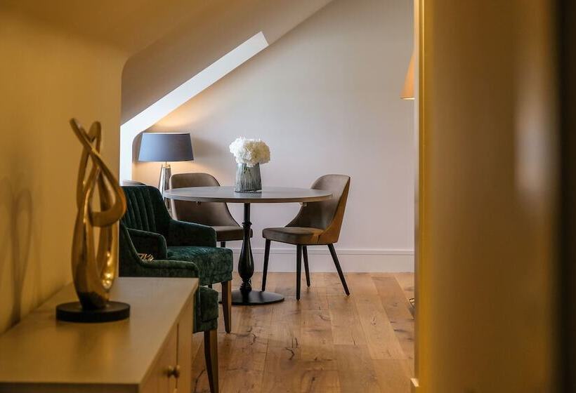 جناح, The Seafield Armscullen