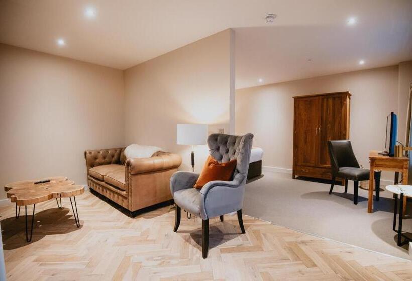 جناح ديلوكس, The Seafield Armscullen