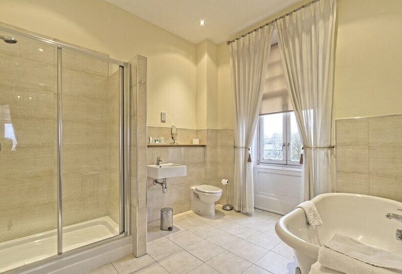 ジュニアスイート, Sherbrooke Castle