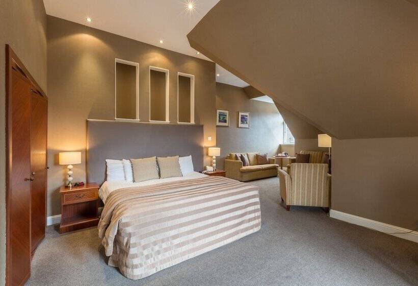 ジュニアスイート, Sherbrooke Castle