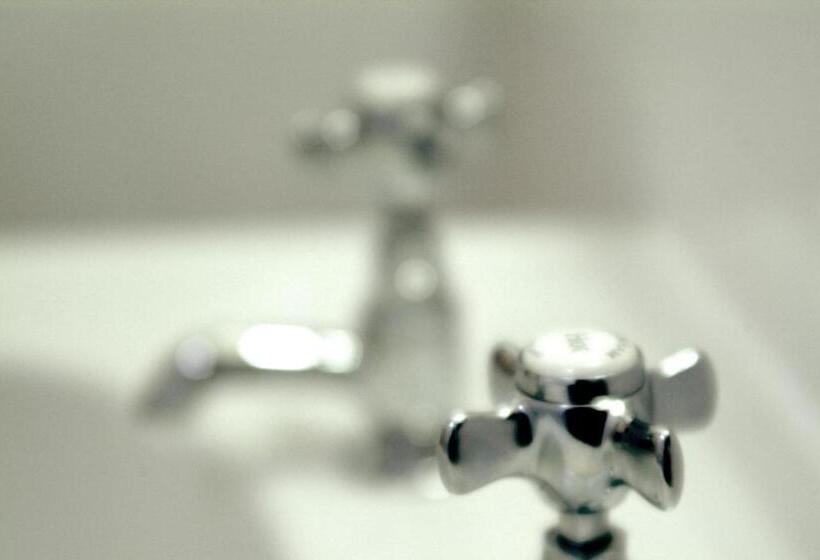 غرفة كلاسيكية, The Tontine