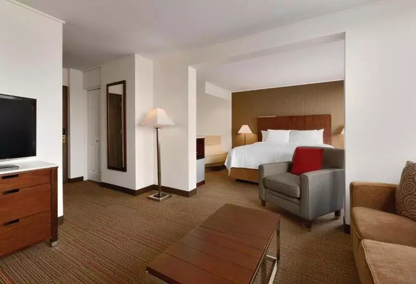 سوئیت پریمیوم, Coast Discovery Inn
