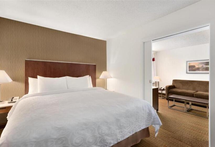 מיטת קינג בסוויטה, Coast Discovery Inn