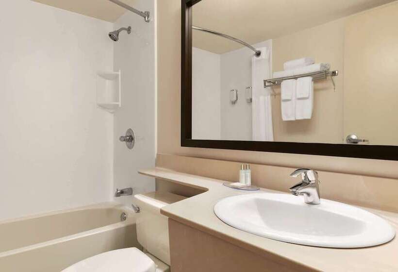 套房, Travelodge Suites By Wyndham Moncton