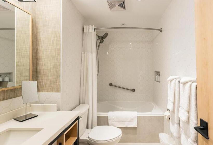 اتاق لوکس با تخت بزرگ, Du Vieux Quebec