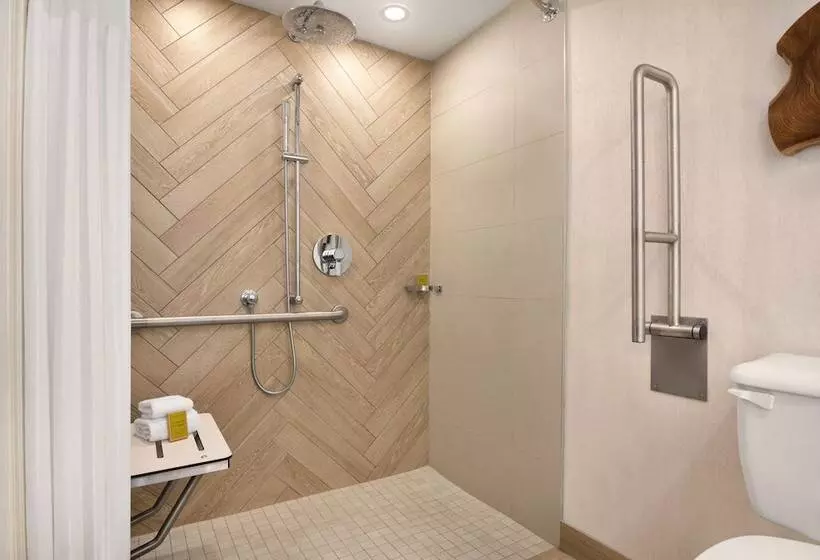 سوئیت برای معلولان, Hilton Vancouver Airport