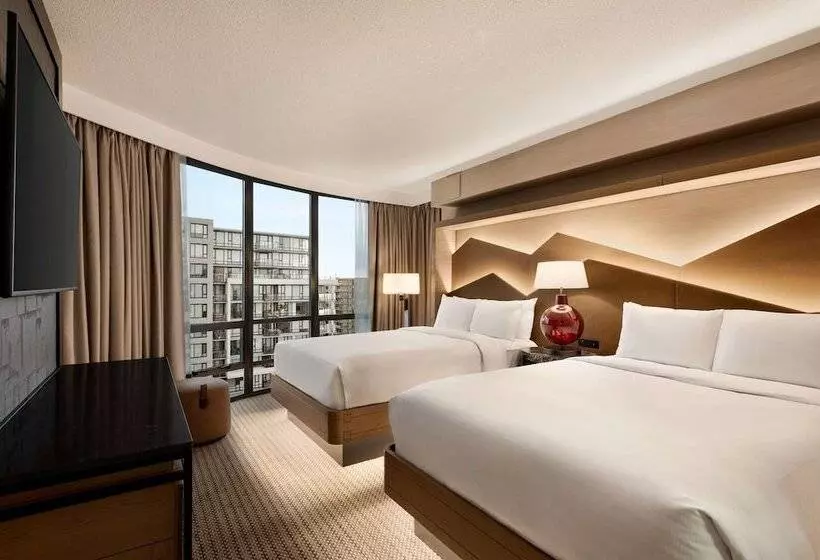 سوییت جونیور, Hilton Vancouver Airport