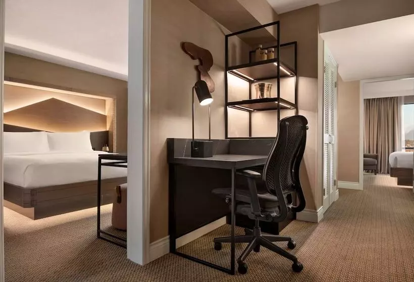 سوییت, Hilton Vancouver Airport