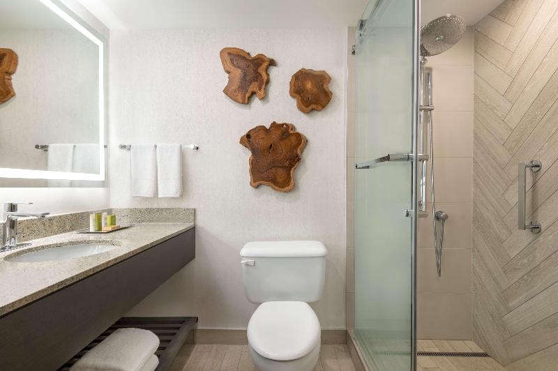 キングサイズベッドのジュニアスイート, Hilton Vancouver Airport