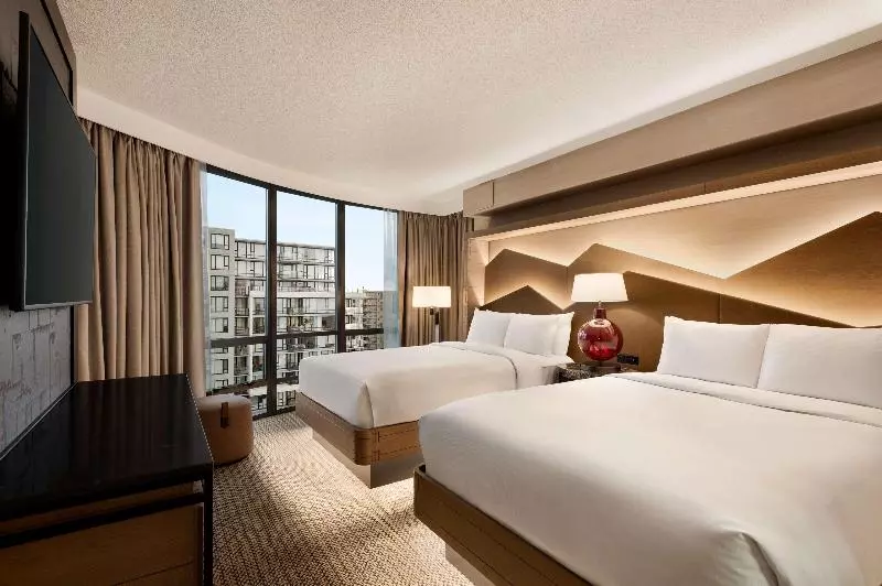 سوییت جونیور, Hilton Vancouver Airport