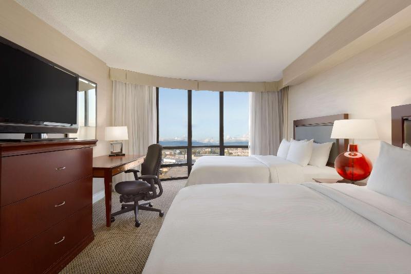 Полулюкс, Hilton Vancouver Airport