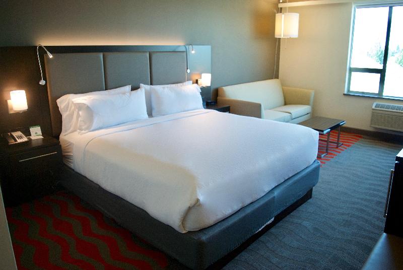 キングサイズベッドのスタンダードルーム, Holiday Inn Vancouver Airport Richmond, An Ihg