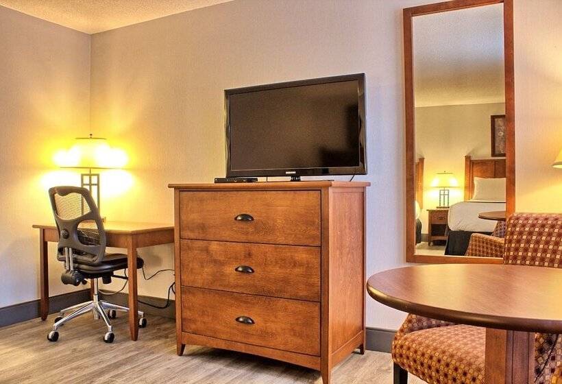 带2个双人床的标准工作室, Maritime Inn Antigonish