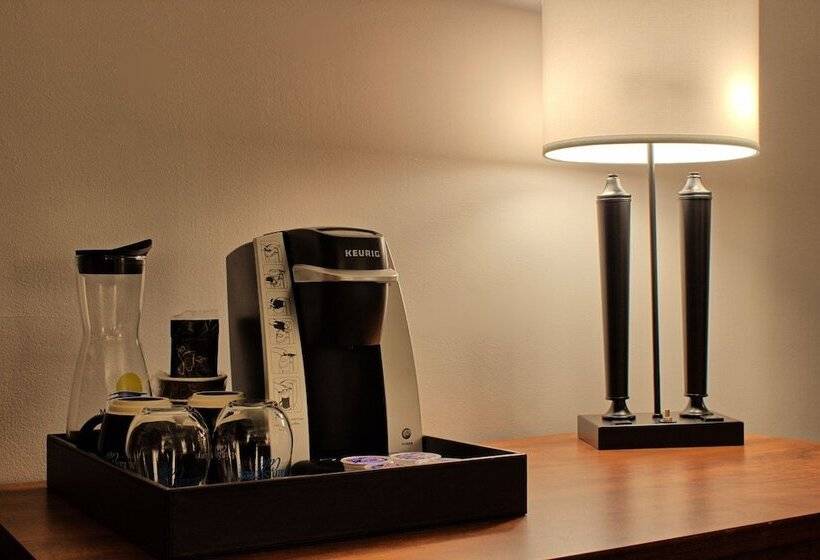 带大床的标准间, Maritime Inn Antigonish