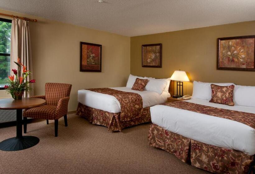 带2个双人床的标准工作室, Maritime Inn Antigonish