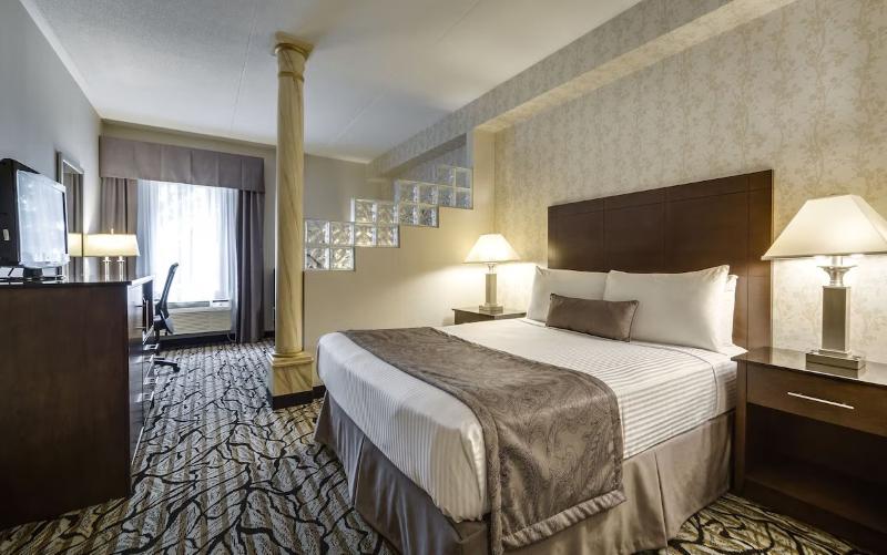 Люкс, Monte Carlo Inn Oakville Suites