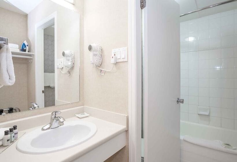 اتاق استاندارد با 2 تخت دوبل, Sandman Hotel Cranbrook