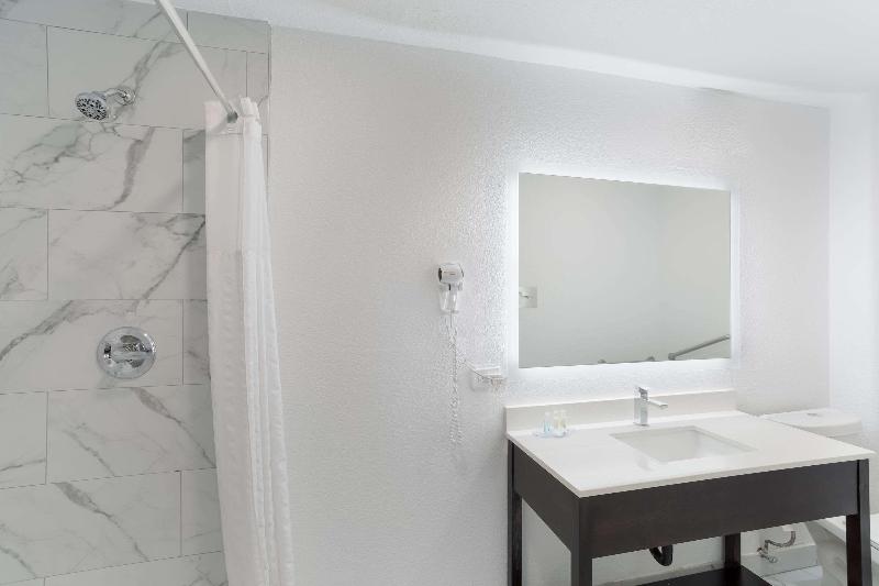 اتاق استاندارد, & Suites Le Dauphin Quebec