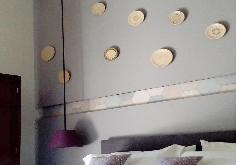 اتاق استاندارد با تخت بزرگ, & Suites Le Dauphin Quebec