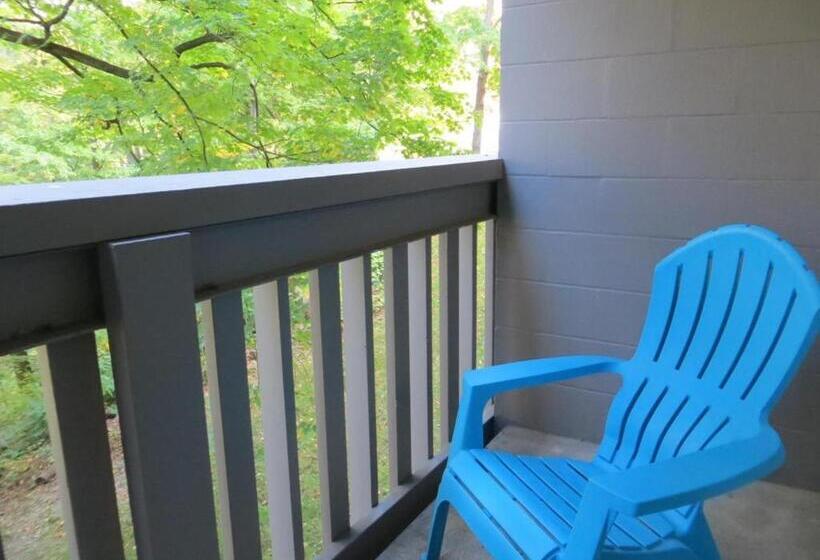 מיטת קינג בסוויטה, Toronto Don Valley Hotel And Suites