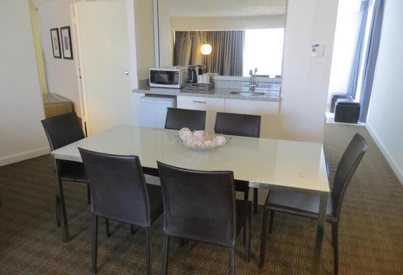 מיטת קינג בסוויטה, Toronto Don Valley Hotel And Suites