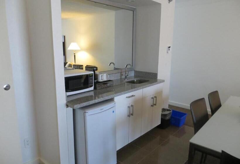 سوئیت با تخت بزرگ, Toronto Don Valley Hotel And Suites