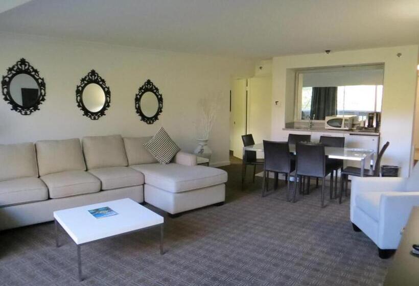 מיטת קינג בסוויטה, Toronto Don Valley Hotel And Suites