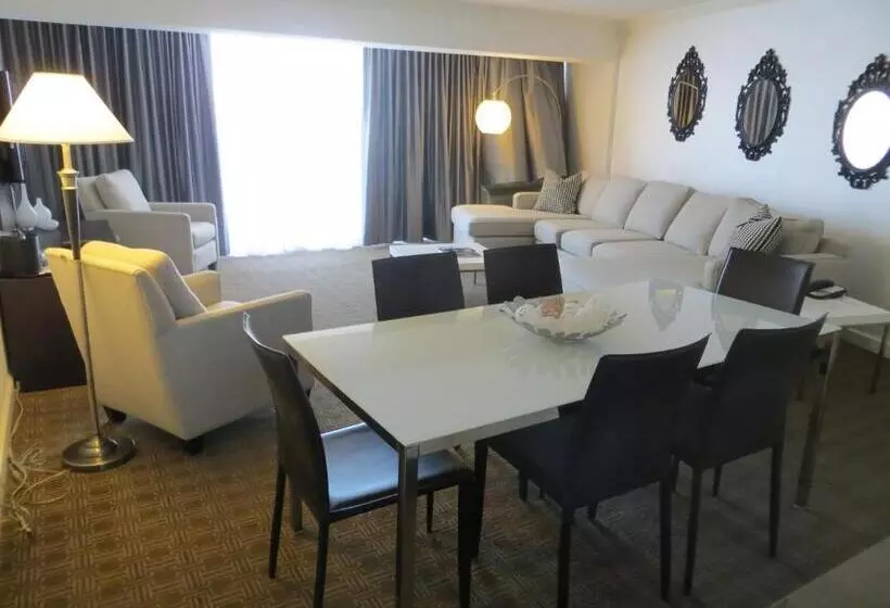 スイート, Toronto Don Valley Hotel And Suites