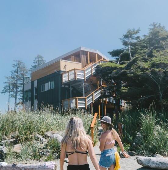 سوییت با چشم‌انداز باغ, Pacific Sands Beach Resort
