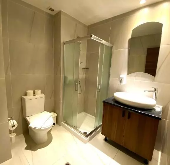 سوییت, Eleonora Hotel Apartments