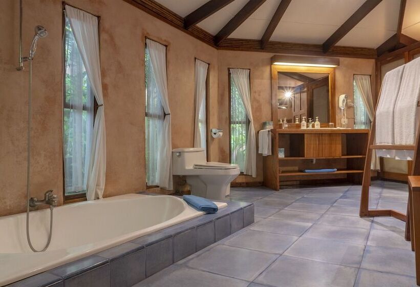 스탠다드 방갈로, Capitan Suizo Beachfront Boutique