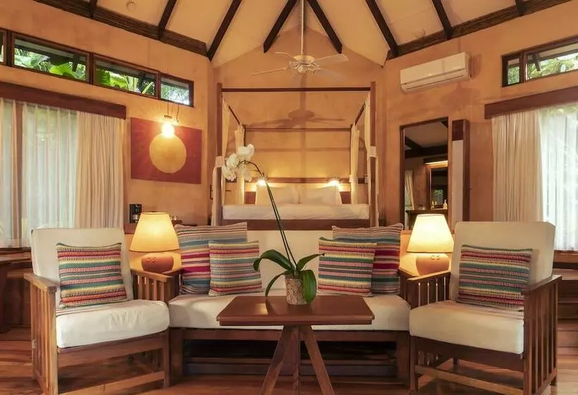 スタンダードバンガロー, Capitan Suizo Beachfront Boutique