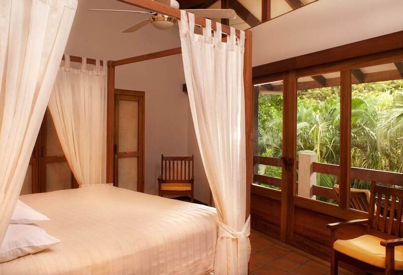Люкс 4 Спальни, Capitan Suizo Beachfront Boutique