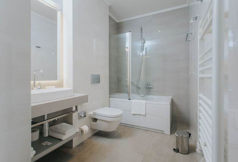 Номер Superior, Lero