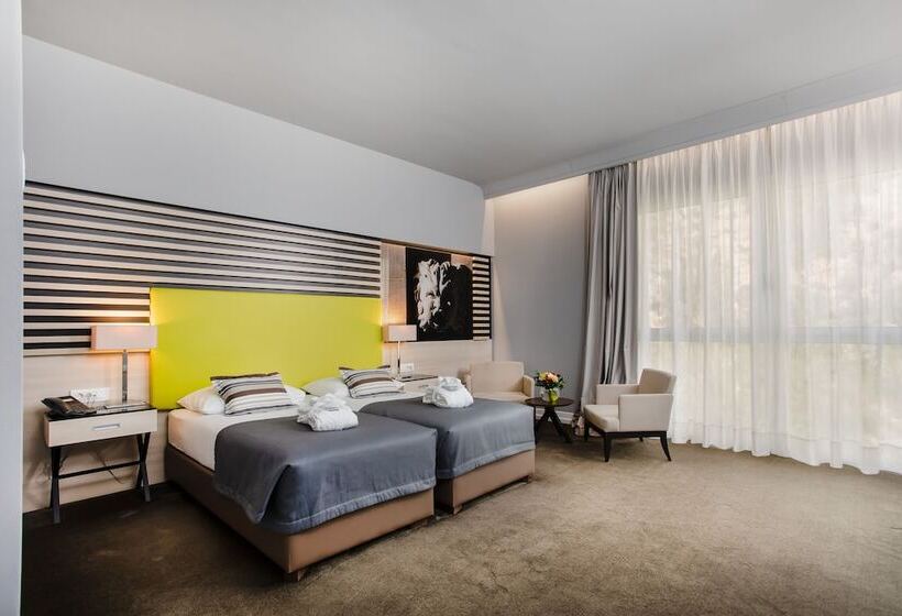 Номер Superior, Lero