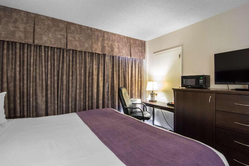 キングサイズベッドのスイートルーム, Quality Inn & Suites Yellowknife