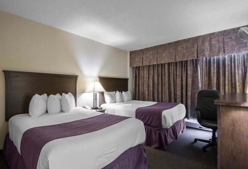 ２ダブルベッドのスタンダードルーム, Quality Inn & Suites Yellowknife