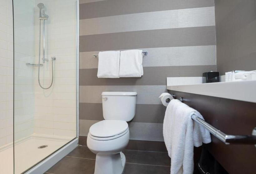 جناح, Sandman Signature Mississauga