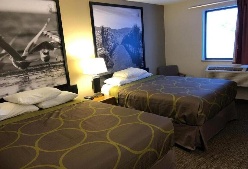 Номер Стандарт, Super 8 By Wyndham Salmon Arm