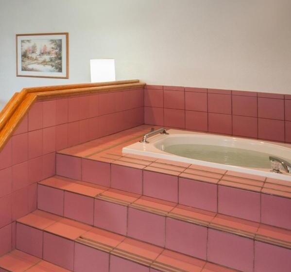 Люкс Deluxe Кровать Кинг, Super 8 By Wyndham Salmon Arm