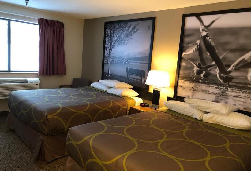 标准工作室, Super 8 By Wyndham Salmon Arm