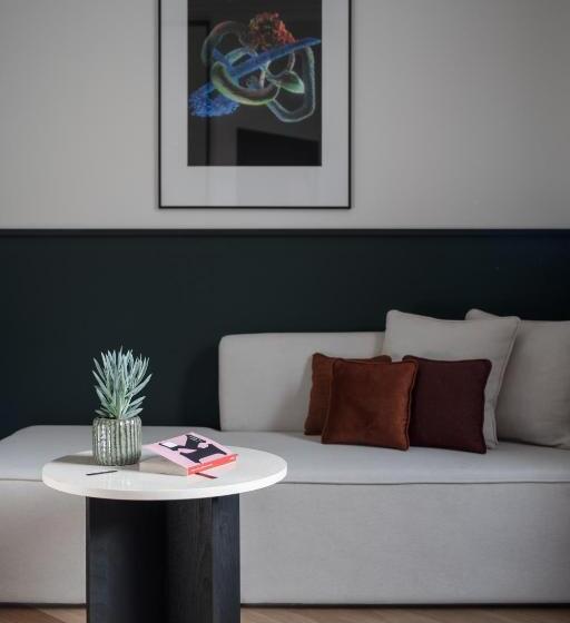 اتاق لوکس, Almanac X Alcron Prague