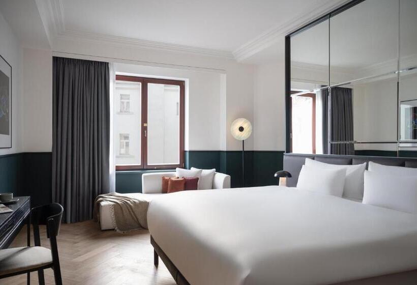 اتاق لوکس, Almanac X Alcron Prague