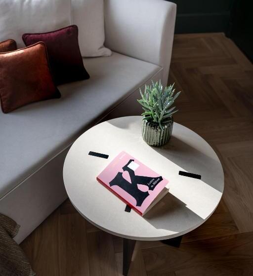 اتاق لوکس, Almanac X Alcron Prague