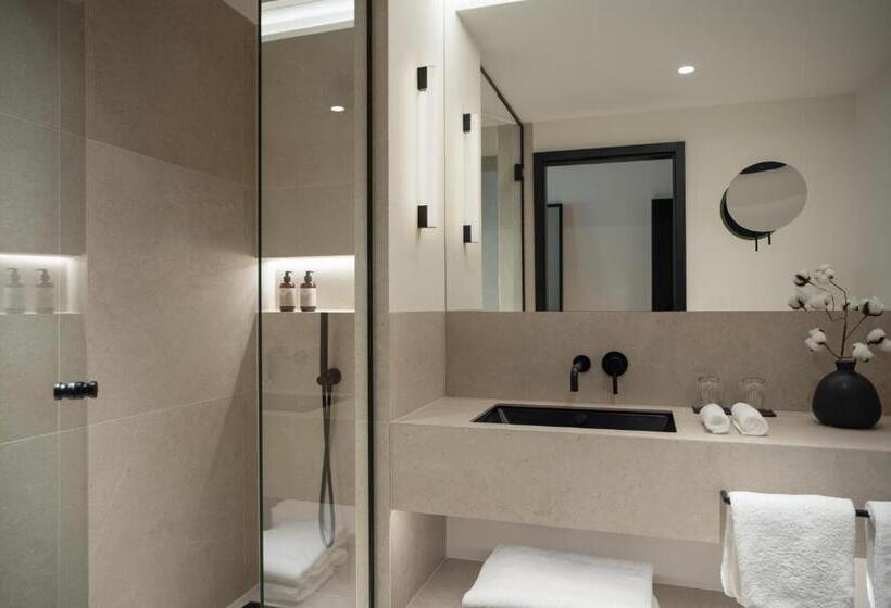 اتاق لوکس, Almanac X Alcron Prague